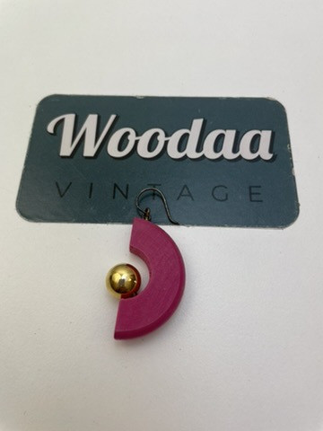 x64 Aarikkas odd earring 