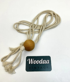 V128 flower hanging string