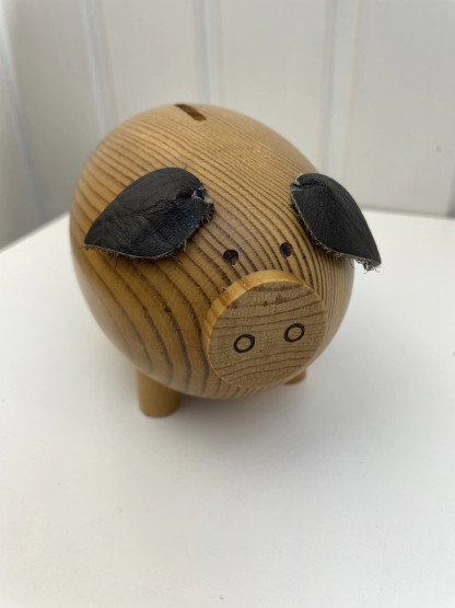 104. Aarikkas piggy bank