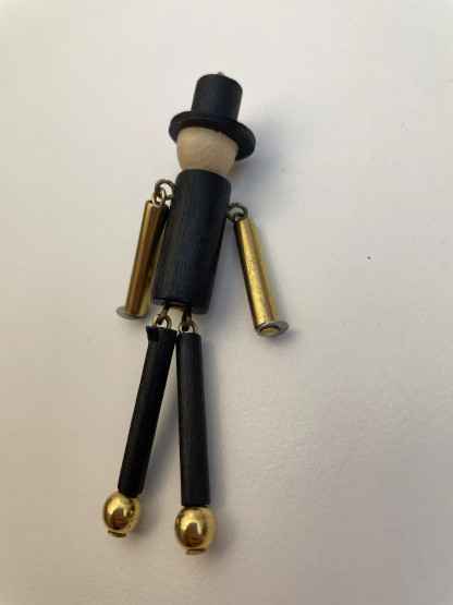 B431 Aarikka Sir Brooch 