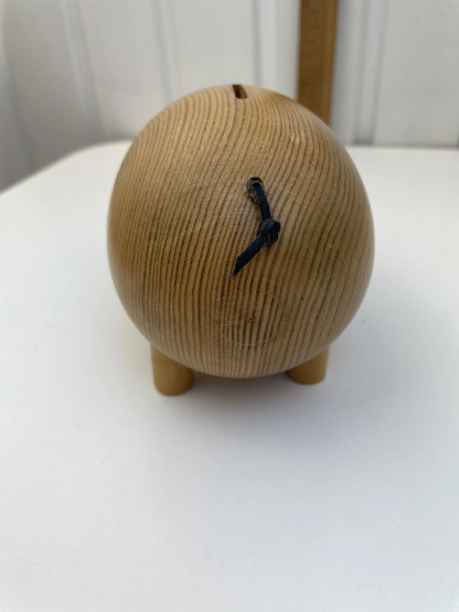 104. Aarikkas piggy bank