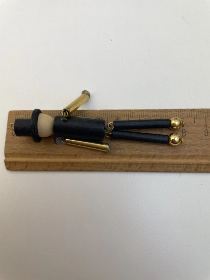 B431 Aarikka Sir Brooch 