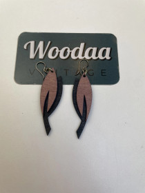 E493 Aarikkas Ieaf earrings