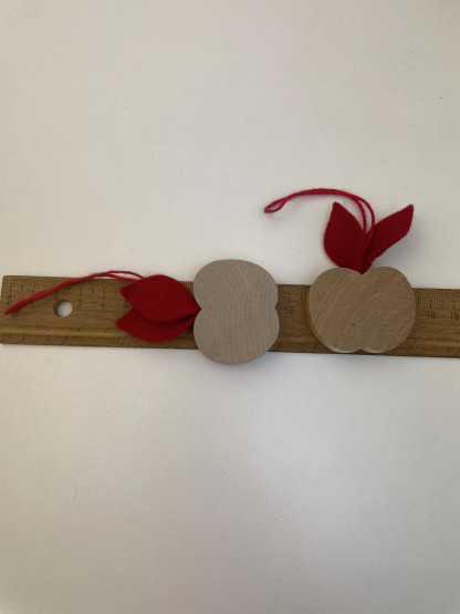 C129 Aarikan jouluomenat 2 kpl