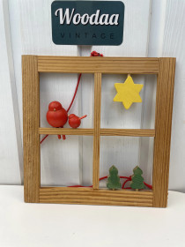 V159 Aarikka hippiäinen ikkunakoriste