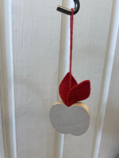 C129 Aarikan jouluomenat 2 kpl