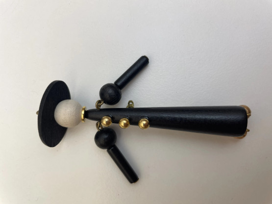 B432 Aarikka Lady Brooch 