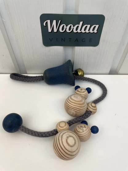 V133 Aarikka teddys and bell