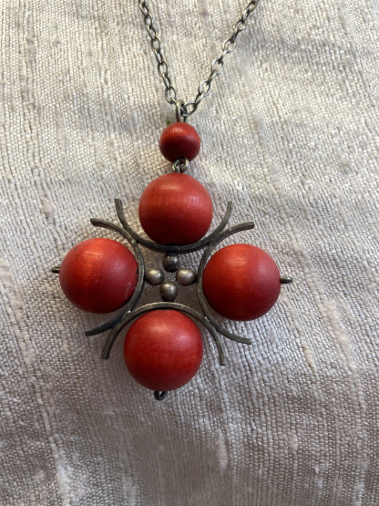K592 Aarikkas Ruusukka necklace