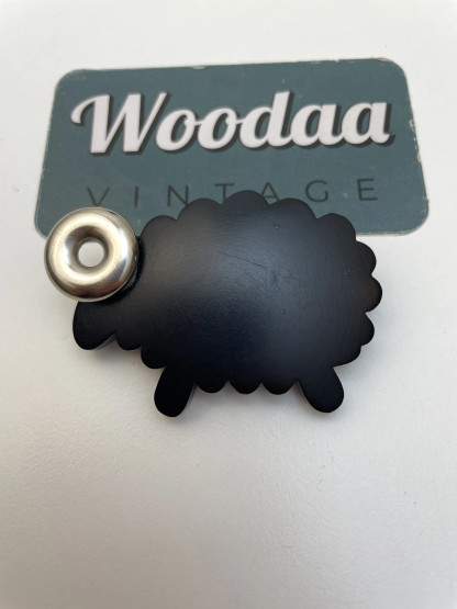 B413 Aarikkas ram brooch