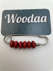 B430 Aarikkas safety pin brooch, Disco