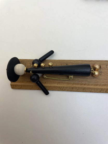 B432 Aarikka Lady Brooch 