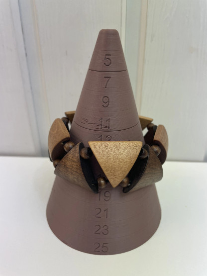 P130 Aarikka Mars rannekoru