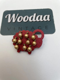 B414 Aarikkas ram brooch