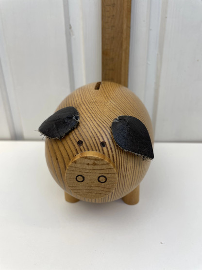 104. Aarikkas piggy bank