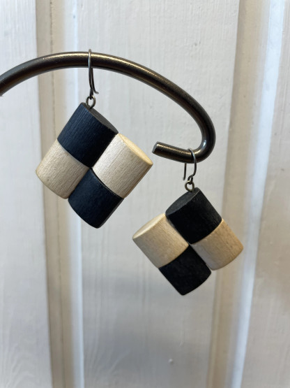 E458 Aarikkas Piazza earrings