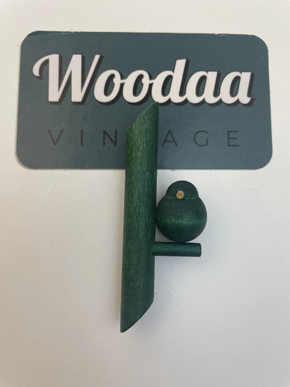 B440 Aarikkas brird brooch