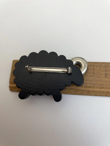 B413 Aarikkas ram brooch