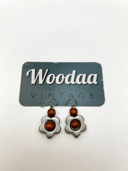 E406 Aarikka flower earrings