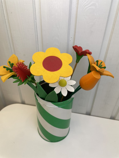 F366 Johan Puu kukkakimppu