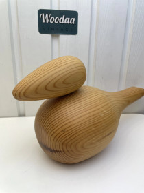 116. Bird table decoration