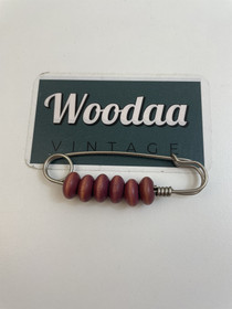 B345 Aarikkas safety pin brooch, Disco