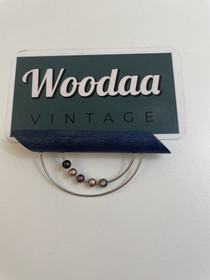 B347 Aarikan rintaneula