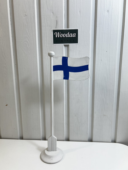 93. Suomen lippu