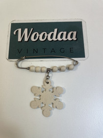 B358 Aarikkas safety pin brooch