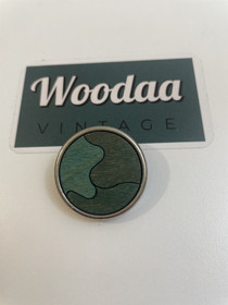 B366 Aarikan Figura rintaneula