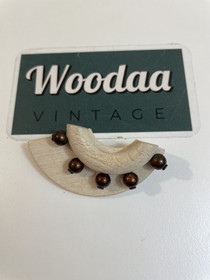 B370 Aarikan rintaneula