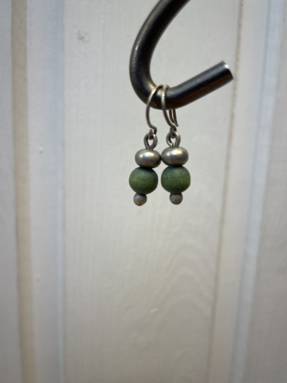 E392 Aarikan Teatteri korvakorut