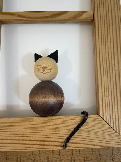 M141 Aarikkas window ornament, Kissa ja Linnut