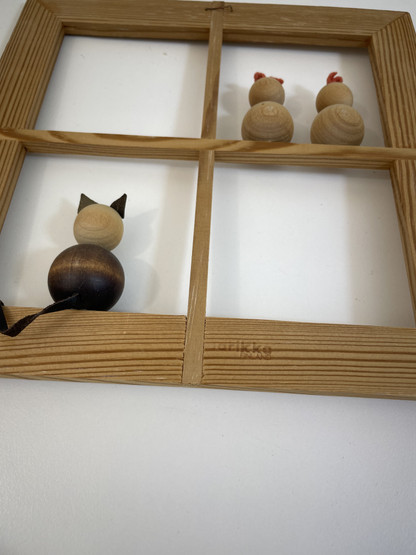 M141 Aarikkas window ornament, Kissa ja Linnut