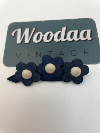 B403 Aarikka brooch flower, Orvokki