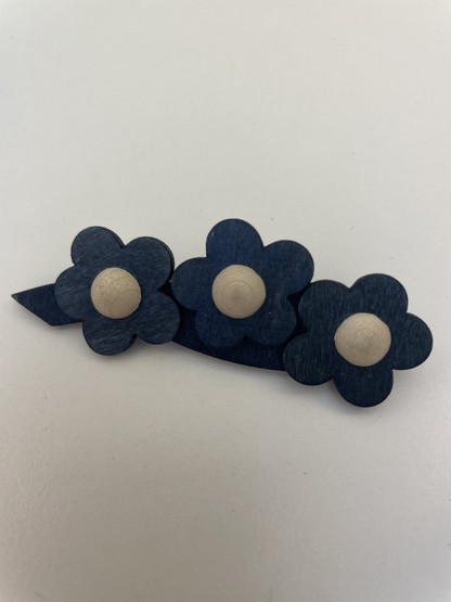 B403 Aarikka brooch flower, Orvokki