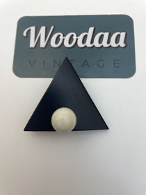 B415 Aarikan rintaneula