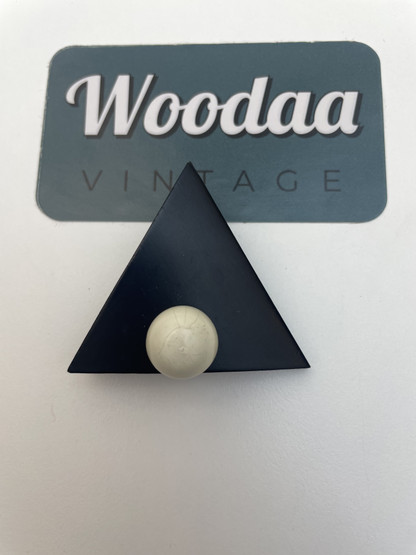 B415 Aarikkas brooch