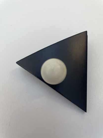 B415 Aarikkas brooch