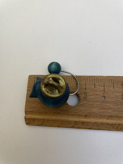 B373 Aarikka Katti pinssi