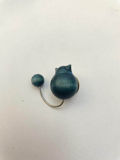 B373 Aarikka Katti pinssi