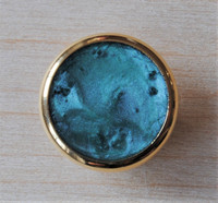 Sinertävä kultareunuksinen kantanappi, 15 mm