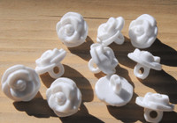 Valkoinen ruusukantanappi, 13 mm