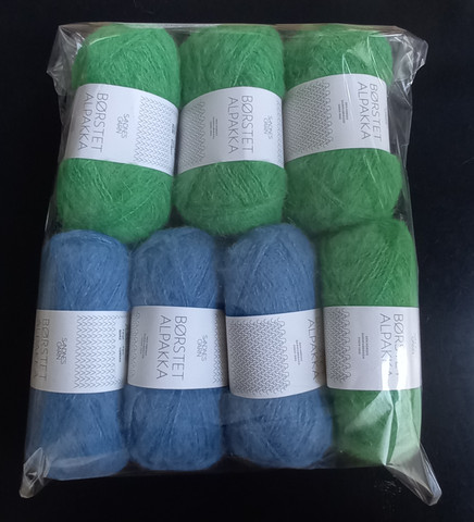 Löytönurkka: Sandnes Borsted Alpakka 7 kerä - Sininen ja vihreä (Eri värierästä)