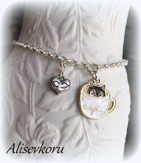 4593 Alise Design Kissa kupissa käsikoru