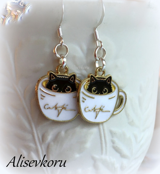 4601 Alise Design Kissa kupissa korusetti