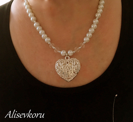 4494 Alise Design  Helmiäishelmi filigransydän korusetti