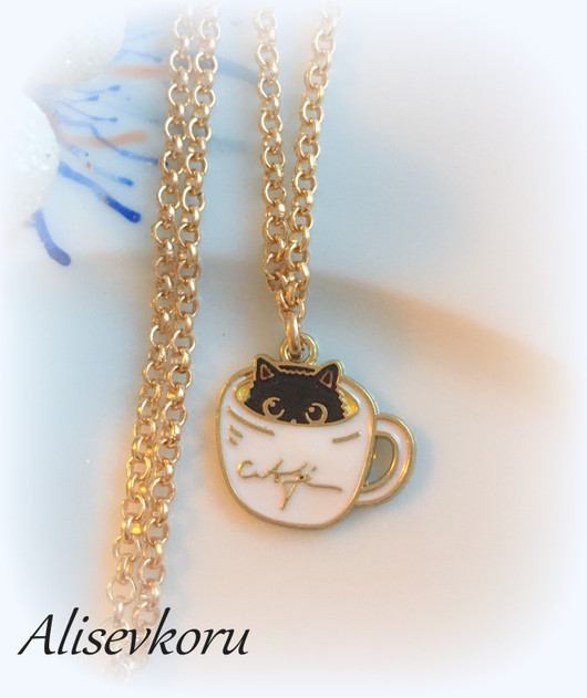 4601 Alise Design Kissa kupissa korusetti