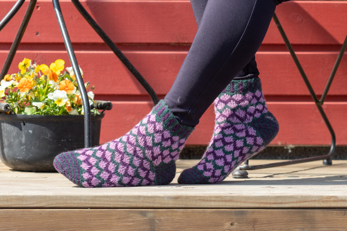 Elokuun silmukat: kohtaamisia, kehitystyötä ja koeneulojen korvaamatonta taikaa