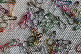 Metalliset silmukkamerkit